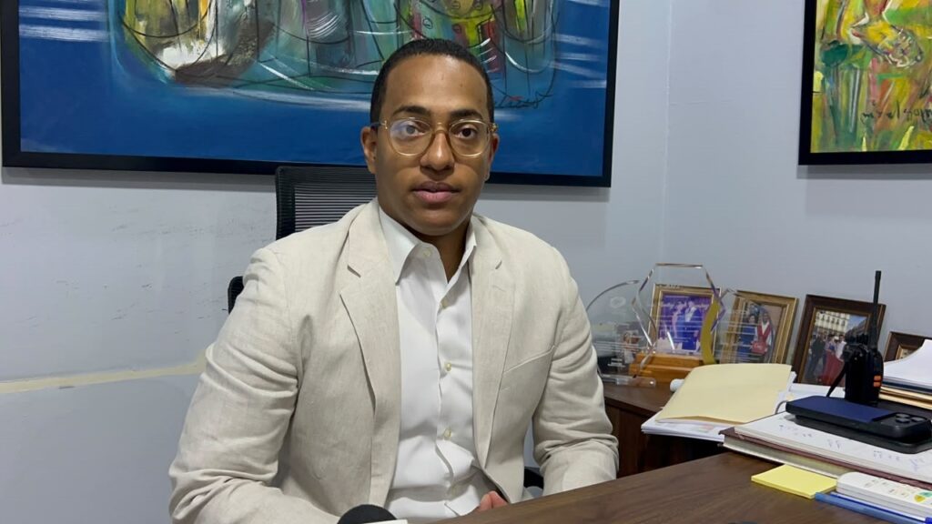 Foto del presidente de la ADOMIPYME