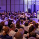 La Secretaria General del PRM, Carolina Mejía, se dirige a la militancia reunida para establecer la fecha de su convención ordinaria