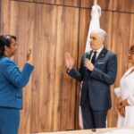 El ministro de Educación, Luis Miguel De Camps, juramenta a la nueva directora del INAIPI, Xiomara Guante.