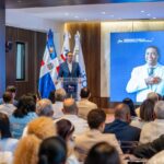Presidente de la LMD, Víctor D' Aza, habla a los presentes en el evento.