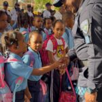 Director de la Policía Comunitaria comparte con estudiantes de la educación inicial.