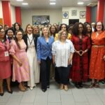 Lideresas de partidos políticos de la región posan luego del encuentro sostenido en Santo Domingo.