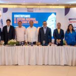 Representantes del Ministerio de Justicia, la Liga Municipal Dominicana y las alcaldías posan durante el evento.