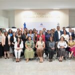 Representantes de las distintas instituciones sumadas a la estrategia posan frente a la cámara.