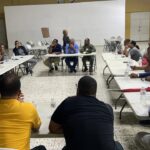 Comunitarios y autoridades del Fideicomiso Ciudad Juan  debaten problemáticas del sector.
